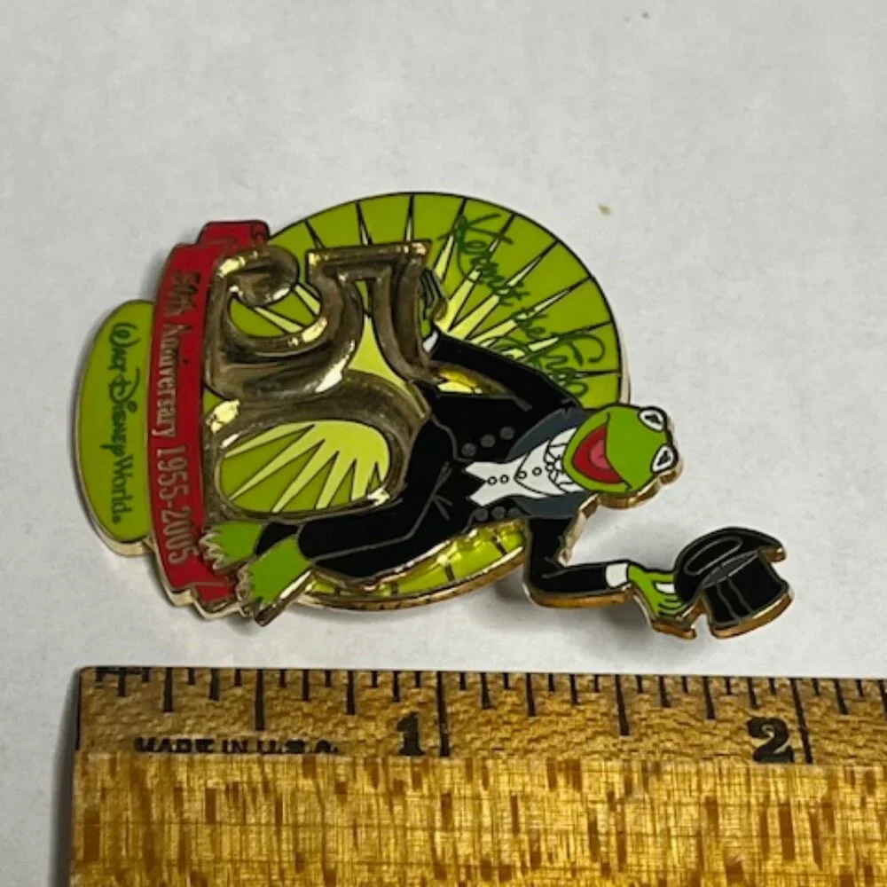 Disney World Kermit The Frog 50th Anniversary 1955-2005 Lapel Hat Vest Pin